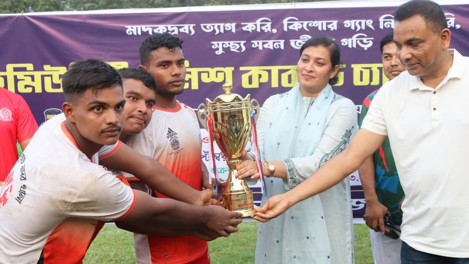 জয়পুরহাটে কাবাডিতে সদর থানার দ্বিমুকুট, নারী-পুরুষ দুই বিভাগেই চ্যাম্পিয়ন